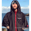 Surf seca con capucha impermeable de manga corta de manga que cambia de túnica